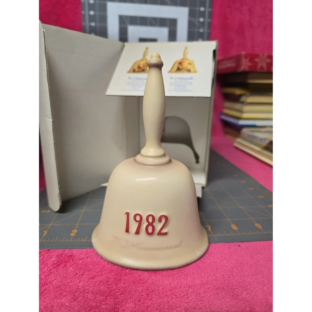 M.J. Hummel Fifth Edition Bell Has Original Box Goebel 1982 In Bas Relief New